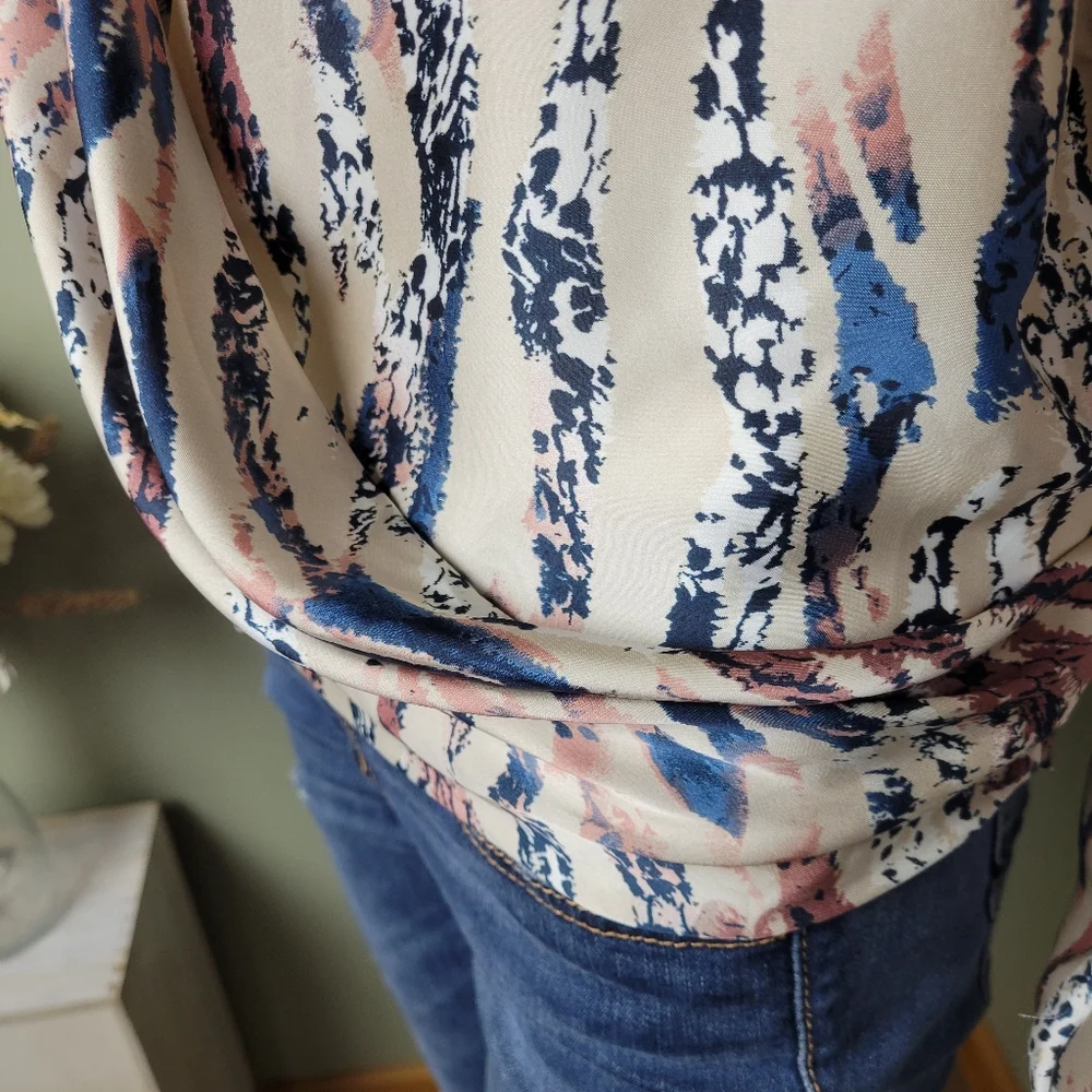 NWT Beautiful Faux Wrap Blouse - Picture 7 of 16